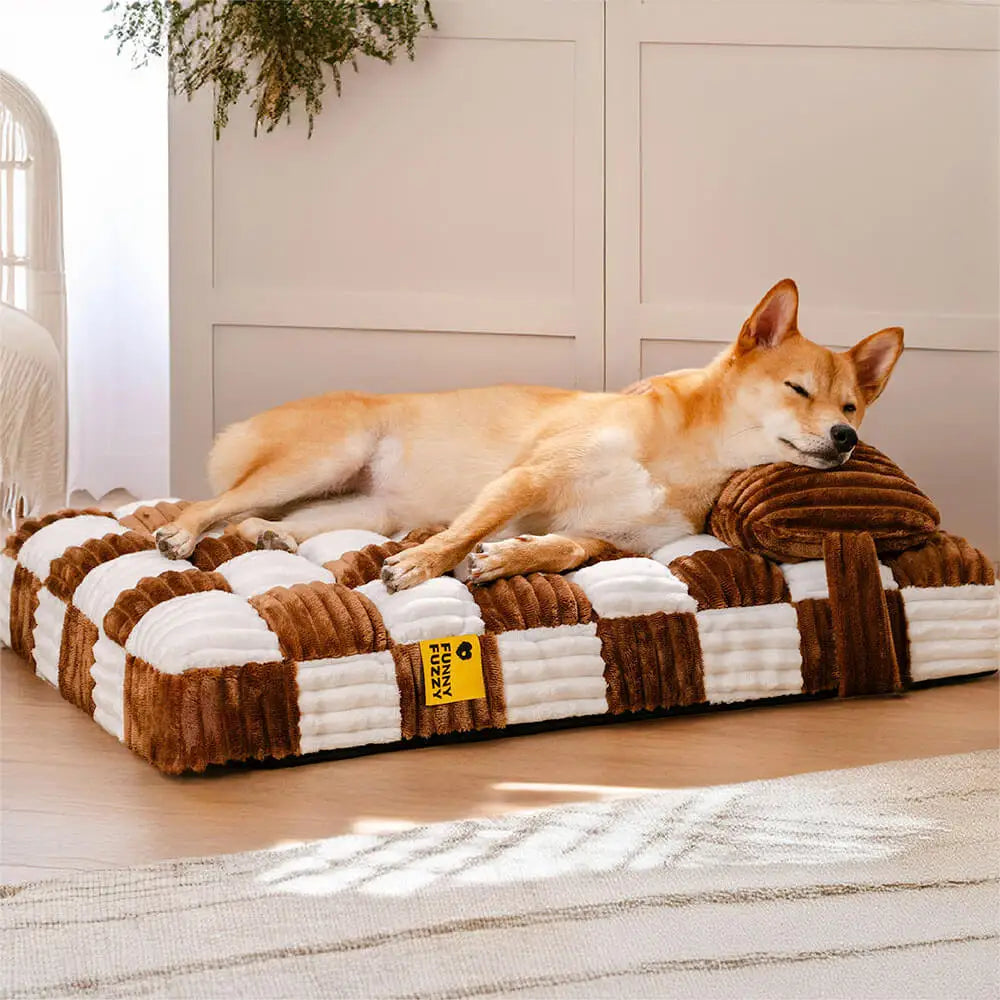 Canapé-lit orthopédique pour chien motif damier marron et blanc